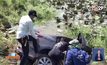 GPS พามาทางลัด เสียหลักตกคูน้ำ