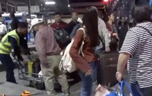 ประชาชนทยอยเดินทางเข้ากรุงเทพฯ