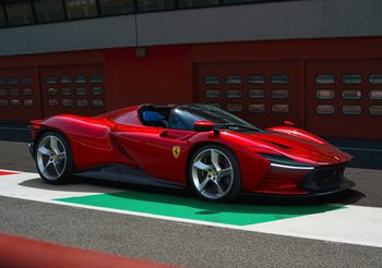 Ferrari Daytona SP3 สืบทอดรถแข่งในตำนานจากยุคปี 60 สู่ไฮเปอร์คาร์ V12 ที่แรงล้ำน่าสัมผัส