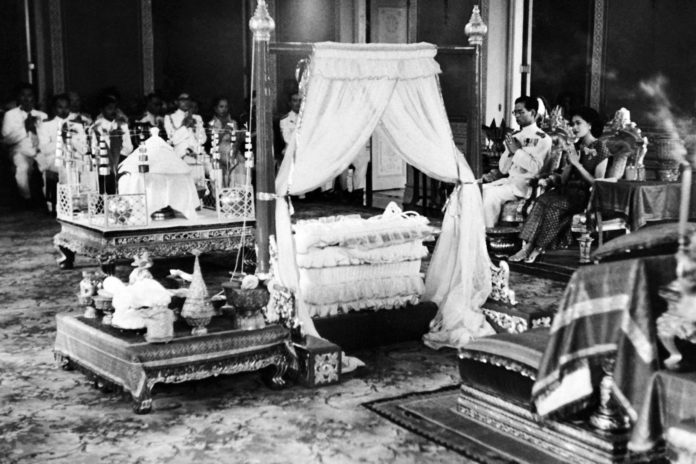 วันพระราชสมภพ-พระราชพิธีสมโภชเดือน วันพระราชสมภพ-พระราชพิธีสมโภชเดือน