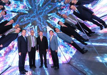 สัมผัสประสบการณ์สุดล้ำที่ Space & Time Cube+ ที่เที่ยวใหม่ของคนกรุงเทพฯ ตื่นตาตื่นใจกับพิพิธภัณฑ์เมตาเวิร์สสุดฮิต เปิดตัวแล้ววันนี้ ณ ซีคอน บางแค