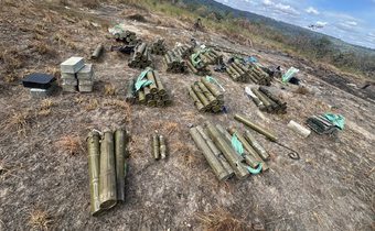 อึ้ง! ทัพไทยยึดคลังแสงอาวุธร้ายแรงสัญชาติจีนได้เพียบ บนเนิน 500 หลังยึดคืนพื้นที่สำเร็จ