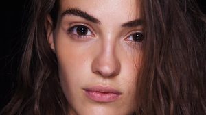 เมคอัพลุคสาวผิวก่ำแดด แบบธรรมชาติ จาก นิวยอร์กแฟชั่นวีค 2017