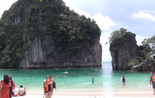 แห่ชมความงาม “เกาะห้อง” แทนอ่าวมาหยา จ.กระบี่