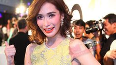 พลอย – เวียร์ ปลื้มเว่อร์!! คว้ารางวัล Number 1 Awards