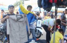 ตลาดนัดเบตง เสื้อกันหนาวมือสองขายดี