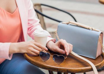 รับซื้อกระเป๋าแบรนด์เนมให้ราคาสูง จ่ายสดทันที มีบริการรับถึงที่