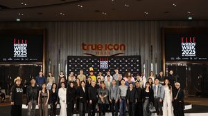‘ชมพู่-อารยา’ แท็กทีมซุปตาร์นับ 100 ชีวิต อุ่นเครื่อง ELLE Fashion Week 2025 ประกาศศักดาดีไซเนอร์ไทยสู่รันเวย์ระดับโลก ปักหมุดไอคอนสยาม ภายใต้คอนเซปต์ ‘LIFE – A Seed of Creativity, The Future of Fashion