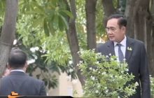 นายกฯ อารมณ์ดี คุย “อุตตม” โชว์สื่อ ก่อนยิ้มทักทาย