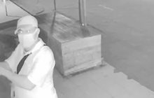 คนร้ายกำลังงัดร้านค้าหันมาเจอกล้องรีบหนีทันที