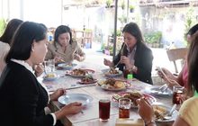 แห่ลิ้มรสข้าวกะเพราถาดยักษ์
