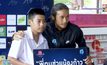 “ตูน” มอบทุน รร.บางสะพาน พร้อมวิ่งต่อโครงการ “ก้าวคนละก้าว”