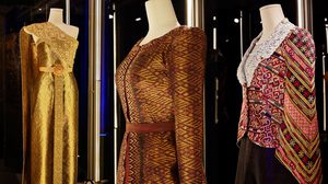 7 ฉลองพระองค์ งามวิจิตร ของ  สมเด็จพระนางเจ้าสิริกิติ์ พระบรมราชินีนาถ