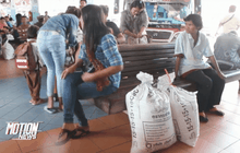 ท่ารถ จ.สุรินทร์ ประชาชนเดินทางกลับหนาแน่น