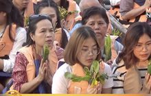 เวียนเทียนกลางน้ำ “กว๊านพะเยา” สุดคึกคัก