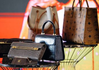 ไอคอนสยาม อัพเดทเทรนด์แฟชั่นรับซีซันใหม่ Fall/Winter 23-24 พร้อมแนะนำไอเท็มใหม่เพื่ออัพลุคสุดชิคต้อนรับลมหนาว