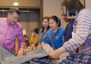 น้อมนำพระดำริ “ผ้าไทยใส่ให้สนุก” สู่ความยั่งยืน ปลัดมหาดไทย นำแถลงข่าวประกวดผ้าลายพระราชทาน “ผ้าลายดอกรักราชกัญญา”