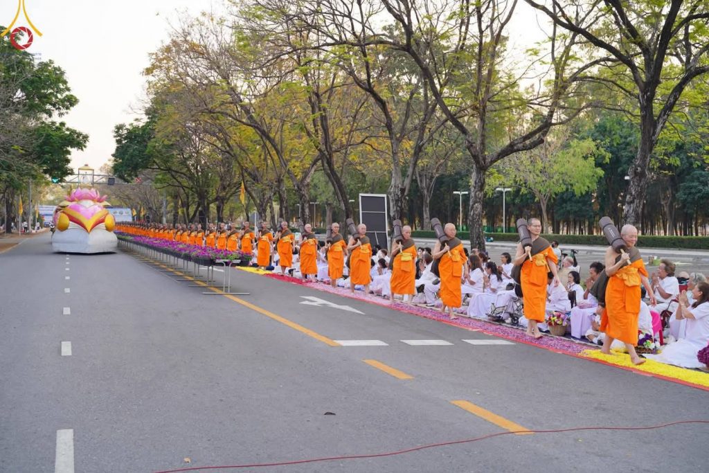 พระธรรมยาตรา 1,141 รูป เดินธรรมยาตราสู่อนุสรณ์สถานลำดับที่ 7 วัดพระธรรมกาย สถานที่ขยายวิชชาธรรมกาย