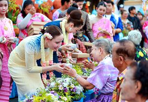 “สงกรานต์ไทย” ดันประเทศไทยขึ้นอันดับ 1 โลกเดือนเมษายน 2569 คาดเงินสะพัดกว่า 3 หมื่นล้านบาท รมว.วธ.ชวนเที่ยวต่อทั่วไทย พร้อมขอบคุณคนไทยทั้งประเทศร่วมเป็นเจ้าภาพต้อนรับโลก