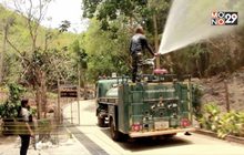 ฉีดน้ำคลายร้อนให้สัตว์ป่า