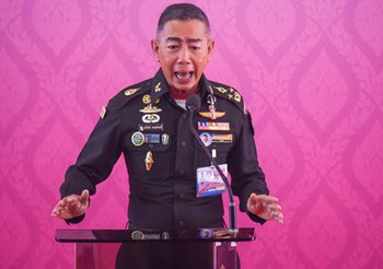 ‘บิ๊กแดง’ จวกการเมืองเลิกวาทกรรม เผด็จการ-ประชาธิปไตย ชี้ยอมรับกติกา ไปสู้ในสภา