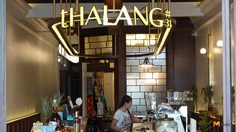 เดินเล่นเมืองเก่าสุดชิค จิบเครื่องดื่มจากน้ำสับปะรดภูเก็ตเด็ดๆ ที่ร้าน tHALANG #31