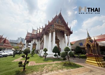 สักการะหลวงพ่อโบสถ์น้อย ขอพรแคล้วคลาด วัดอมรินทรารามวรวิหาร