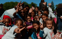 สร้างสถิติทำสัญลักษณ์สันติภาพจากมนุษย์