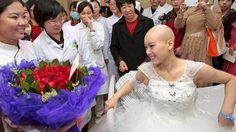 รักแท้! หนุ่มจีนขอแต่งงาน เจ้าสาวป่วยเป็น มะเร็งระยะสุดท้าย