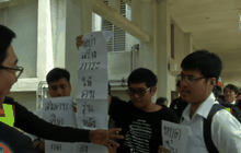 กลุ่มเยาวชนบุกป่วน “มีชัย” ขณะปาฐกถาพิเศษ