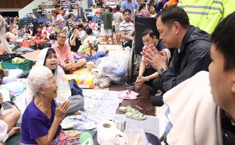“นายกฯ” เยี่ยมศูนย์อพยพ มอ.สงขลา ย้ำ เร่งระดมช่วยคนติดค้าง