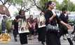 ประชาชนหลั่งไหลเข้าสักการะพระบรมศพ
