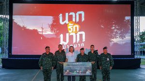 “นากรักมาก ม๊ากมาก” ส่งมอบความสุข จัดฉายหนังให้ทหารดูฟรี ณ มทบ.25 จ.สุรินทร์