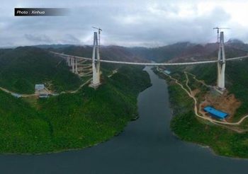 เชื่อมสำเร็จ! สะพานยักษ์กลางหุบเขาจีน ยาวกว่า 1,700 เมตร