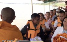 แห่สักการะพระธาตุกลางน้ำจุดลอยอังคารเถ้าอัฐิหลวงพ่อคูณ