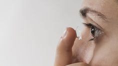วิธีแก้อาการตาแห้ง เมื่อใส่คอนแทคเลนส์