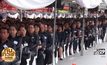 พสกนิกรหลั่งไหลเข้าสักการะพระบรมศพ