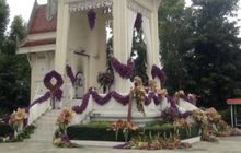 เมรุสีสันสดใส ประดับด้วยพืชผักสวนครัว