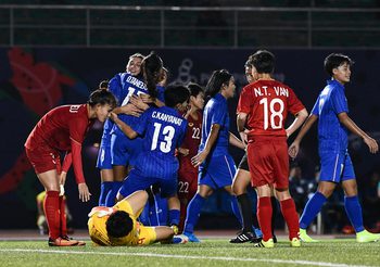 บอลหญิงไทยไม่ตาย ไล่เจ๊าเวียดนาม 1-1 ประเดิมซีเกมส์