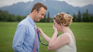 ซาบซึ้ง!! เจ้าสาวสุดดีใจได้ฟังเสียงหัวใจ ของ ลูกชายที่ตายไปแล้ว ในร่างของแขกที่มาร่วมงาน