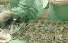 หญิงโคลอมเบียกลืนธนบัตรกว่า 7,000 ดอลลาร์