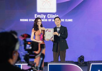 สุดปัง! ผู้บริหาร Emily Clinic รับรางวัลในงานประกาศรางวัลสุดยิ่งใหญ่ “THAILAND HEALTH AND BEAUTY AWARDS 2024”