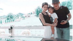 โบว์ แวนด้า แม่ของลูก ปอ ทฤษฎี ภรรยาผู้อยู่เคียงข้างสามีจนวินาทีสุดท้าย