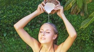 เคล็ดลับ ลดผมร่วง เร่งผมยาวเร็ว บำรุงรากผมดกดำเงางาม ด้วยน้ำกะทิ