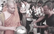 พสกนิกรเดินทางถวายสักการะพระบรมศพ