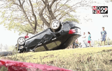 เก๋งชนท่อประปาเมืองปทุมฯแตก น้ำหยุดไหลเกือบทั้งวัน