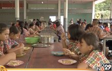 ไล่ออก! ผอ.รร.ท่าใหม่ ให้เด็กกินขนมจีนคลุกน้ำปลา