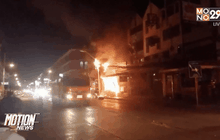 เกิดเพลิงไหม้เสาไฟลุกลามเผาอาคารพาณิชย์