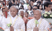พชร์ อานนท์ บวชครั้งที่ 2 หลังหนังทำเงินทะลุร้อยล้าน 