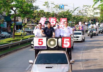 เลือกตั้ง62 : ‘ชัชชาติ’ ลงพื้นที่เขตมีนบุรี ช่วยผู้สมัคร ส.ส. หาเสียง